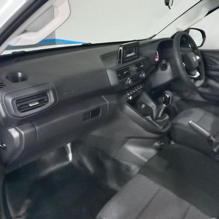 2026-Peugeot-Landtrek-19D-Professional-Single-Cab_4
