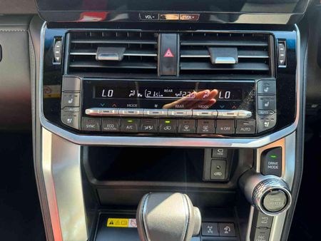 2025-Toyota-Land-Cruiser-300-V6-33D-GR-S_9