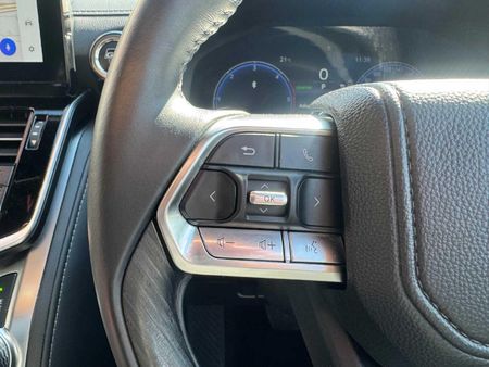 2025-Toyota-Land-Cruiser-300-V6-33D-GR-S_13