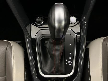 2021-Volkswagen-T-Roc-20-TSI-4Motion-R-Line-Auto_10