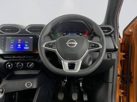 2025-Nissan-Magnite-10-Acenta_11