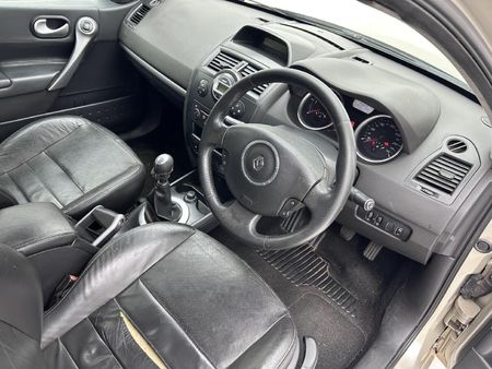 2010-Renault-Megane-II-19-dCi-Sedan-Dynamique_14