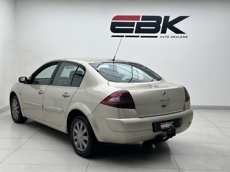 2010-Renault-Megane-II-19-dCi-Sedan-Dynamique_3
