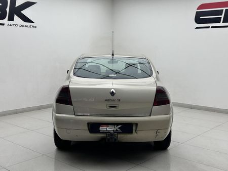 2010-Renault-Megane-II-19-dCi-Sedan-Dynamique_4