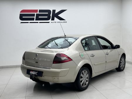 2010-Renault-Megane-II-19-dCi-Sedan-Dynamique_5