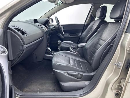 2010-Renault-Megane-II-19-dCi-Sedan-Dynamique_6
