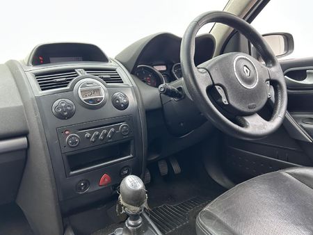 2010-Renault-Megane-II-19-dCi-Sedan-Dynamique_7