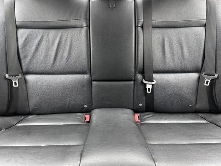 2010-BMW-3-Series-320i-Auto_13