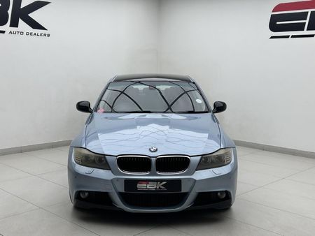 2010-BMW-3-Series-320i-Auto_1