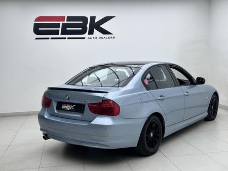 2010-BMW-3-Series-320i-Auto_5