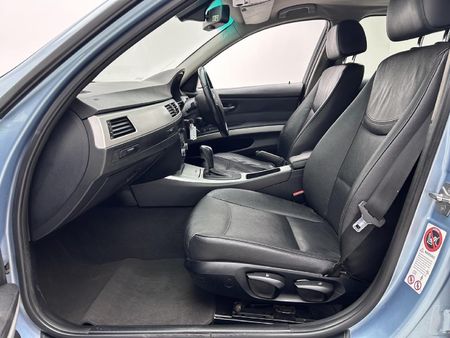 2010-BMW-3-Series-320i-Auto_6