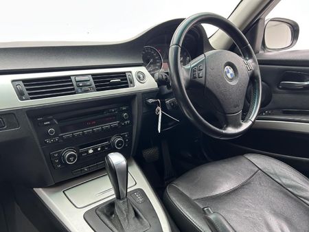 2010-BMW-3-Series-320i-Auto_7
