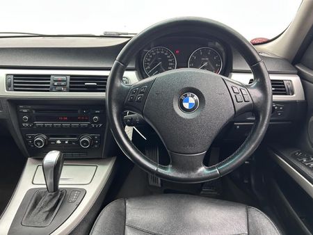 2010-BMW-3-Series-320i-Auto_8