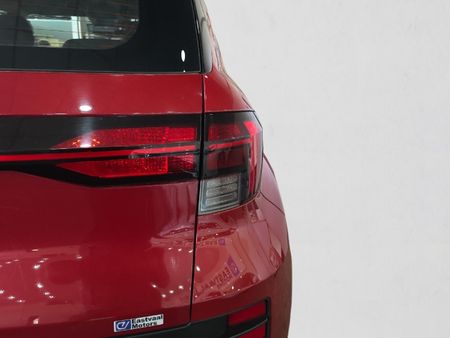 2024-Hyundai-Venue-12-Motion_11