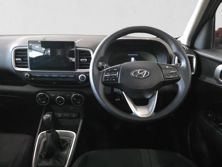 2024-Hyundai-Venue-12-Motion_13