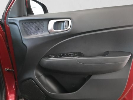 2024-Hyundai-Venue-12-Motion_14
