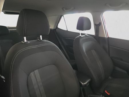 2024-Hyundai-Venue-12-Motion_15