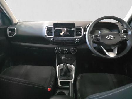 2024-Hyundai-Venue-12-Motion_17