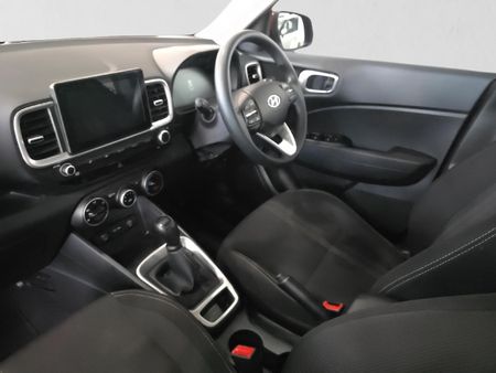 2024-Hyundai-Venue-12-Motion_18