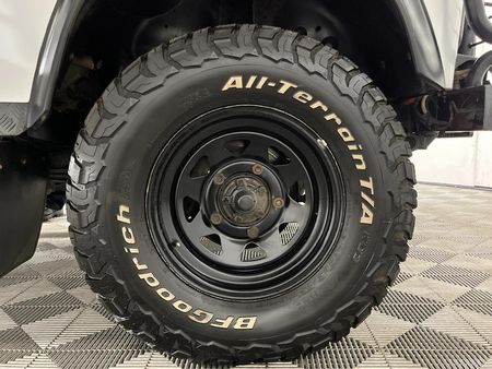 2012-Land-Rover-Defender-110-22D-Station-Wagon_1