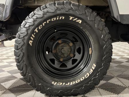2012-Land-Rover-Defender-110-22D-Station-Wagon_4