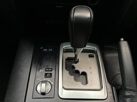 2018-Toyota-Land-Cruiser-200-45-D-V8-GX-Auto_9