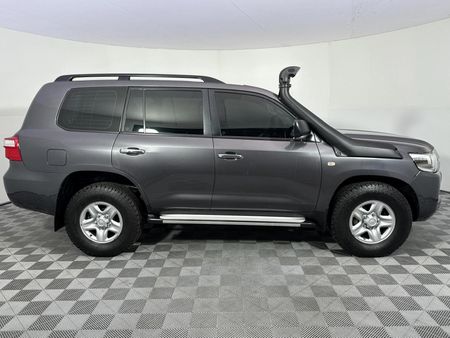 2018-Toyota-Land-Cruiser-200-45-D-V8-GX-Auto_14