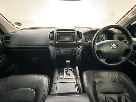 2018-Toyota-Land-Cruiser-200-45-D-V8-GX-Auto_1