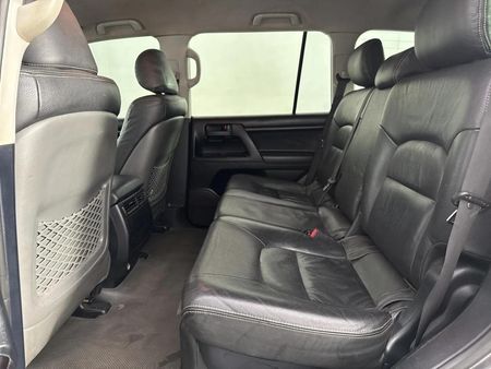 2018-Toyota-Land-Cruiser-200-45-D-V8-GX-Auto_2