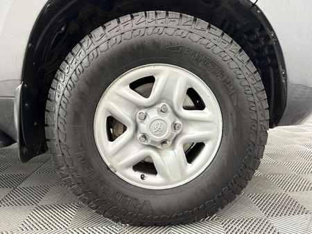 2018-Toyota-Land-Cruiser-200-45-D-V8-GX-Auto_4