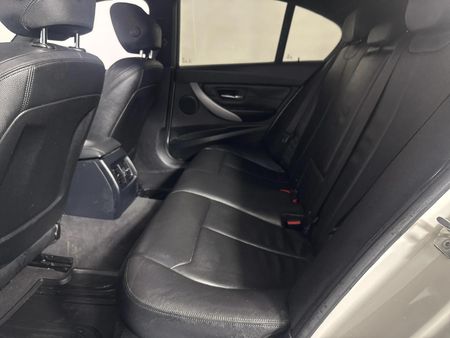 2015-BMW-3-Series-320d-M-Sport-Auto_3