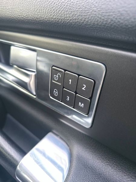 2014-Land-Rover-Discovery-4-30-V6-SC-SE_14