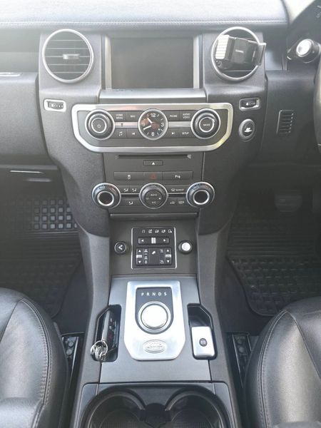 2014-Land-Rover-Discovery-4-30-V6-SC-SE_16