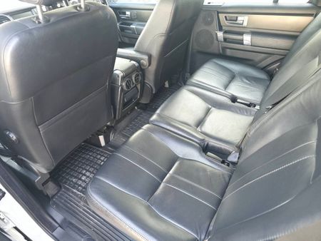 2014-Land-Rover-Discovery-4-30-V6-SC-SE_17