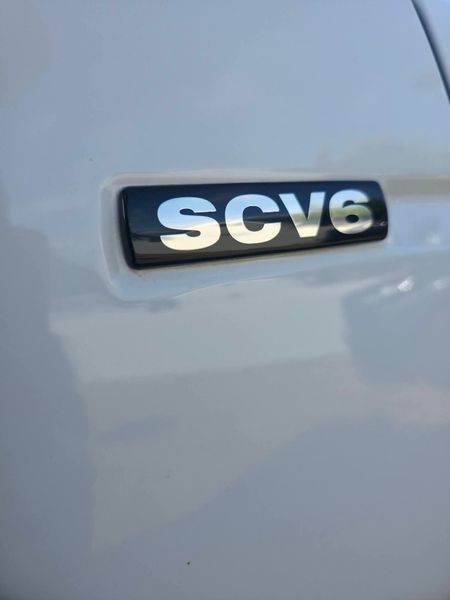 2014-Land-Rover-Discovery-4-30-V6-SC-SE_5