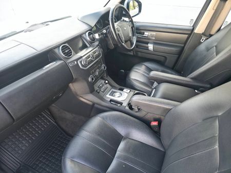 2014-Land-Rover-Discovery-4-30-V6-SC-SE_7