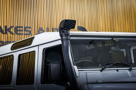 2017-Land-Rover-Defender-110-22D-Station-Wagon_10