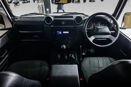 2017-Land-Rover-Defender-110-22D-Station-Wagon_12