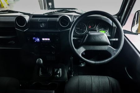 2017-Land-Rover-Defender-110-22D-Station-Wagon_13