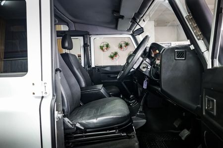 2017-Land-Rover-Defender-110-22D-Station-Wagon_17