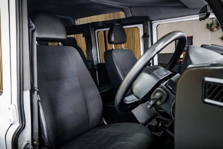 2017-Land-Rover-Defender-110-22D-Station-Wagon_18