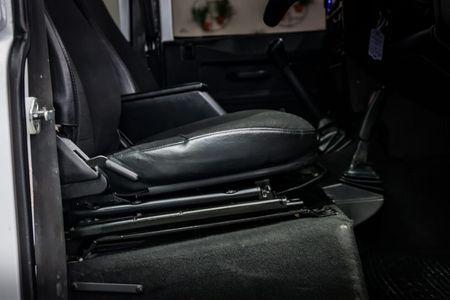 2017-Land-Rover-Defender-110-22D-Station-Wagon_21