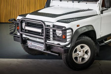 2017-Land-Rover-Defender-110-22D-Station-Wagon_4
