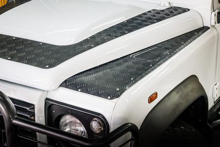 2017-Land-Rover-Defender-110-22D-Station-Wagon_5