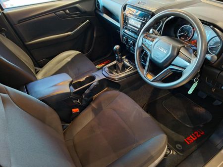 2023-Isuzu-D-Max-19-DDI-HR-L-4x4-Single-Cab_2