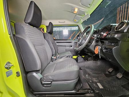 2022-Suzuki-Jimny-15-GLX_7