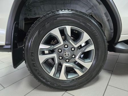2023-Toyota-Fortuner-24-GD-6-RB-Auto_9