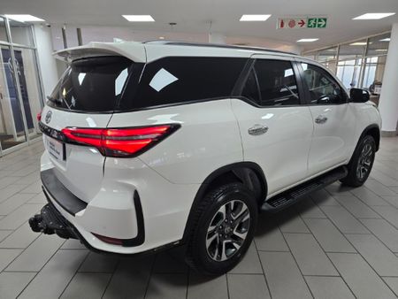 2023-Toyota-Fortuner-24-GD-6-RB-Auto_7