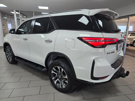 2023-Toyota-Fortuner-24-GD-6-RB-Auto_8