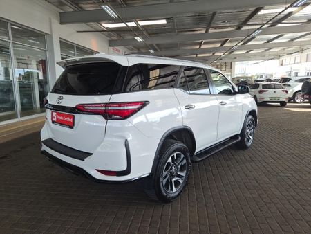 2023-Toyota-Fortuner-24-GD-6-RB-Auto_1